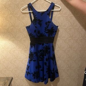 Junior Size 7 City Studio formal dress was only worn once.